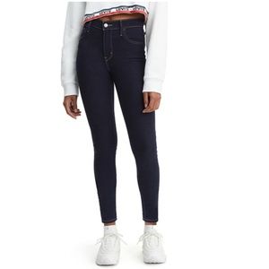 *NWT* Levi's 720 High Rise Super Skinny Jeans in Dark Wash 28x30